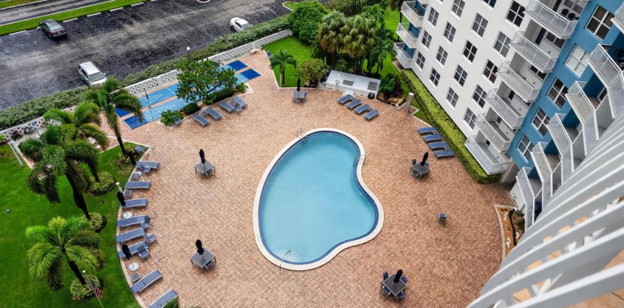 Condo in Pompano Beach, Florida, 2 bedrooms  № 2402330