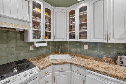 Condo in Pompano Beach, Florida, 2 bedrooms  № 2402330 - photo 6