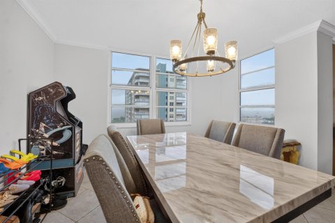 Condo in Pompano Beach, Florida, 2 bedrooms  № 2402330 - photo 14