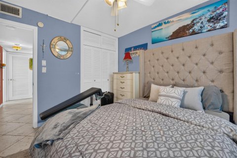 Condo in Pompano Beach, Florida, 2 bedrooms  № 2402330 - photo 30