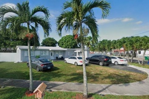 House in Miami Gardens, Florida 3 bedrooms, 95.22 sq.m. № 2076343