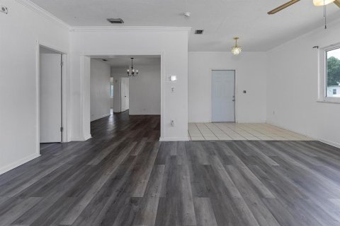 House in Miami Gardens, Florida 4 bedrooms, 187.57 sq.m. № 2301691 - photo 9
