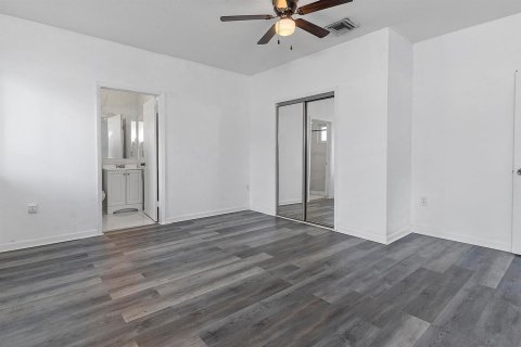 House in Miami Gardens, Florida 4 bedrooms, 187.57 sq.m. № 2301691 - photo 20