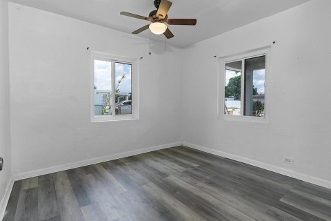 House in Miami Gardens, Florida 4 bedrooms, 187.57 sq.m. № 2301691 - photo 26