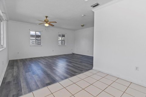 House in Miami Gardens, Florida 4 bedrooms, 187.57 sq.m. № 2301691 - photo 6