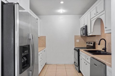 House in Miami Gardens, Florida 4 bedrooms, 187.57 sq.m. № 2301691 - photo 15