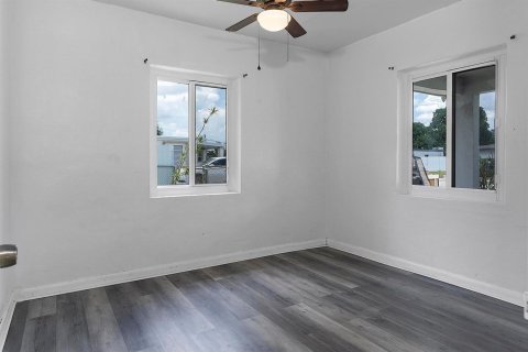 House in Miami Gardens, Florida 4 bedrooms, 187.57 sq.m. № 2301691 - photo 24