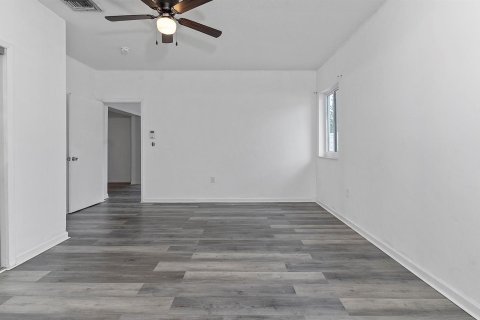 House in Miami Gardens, Florida 4 bedrooms, 187.57 sq.m. № 2301691 - photo 22