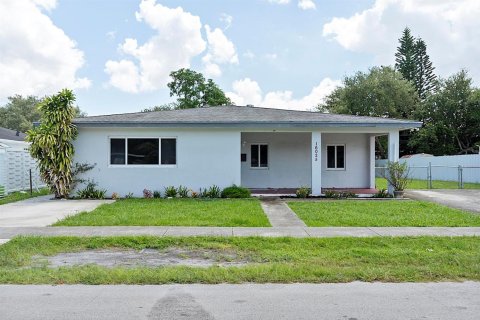 House in Miami Gardens, Florida 4 bedrooms, 187.57 sq.m. № 2301691