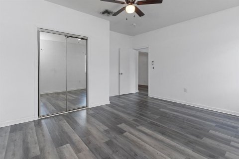 House in Miami Gardens, Florida 4 bedrooms, 187.57 sq.m. № 2301691 - photo 21