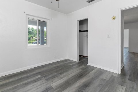 House in Miami Gardens, Florida 4 bedrooms, 187.57 sq.m. № 2301691 - photo 25