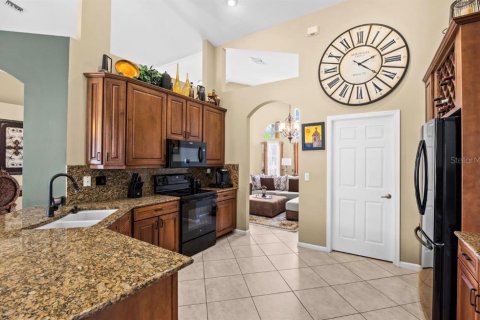 House in Saint Lucie, Florida 5 bedrooms, 250.74 sq.m. № 2151660 - photo 8