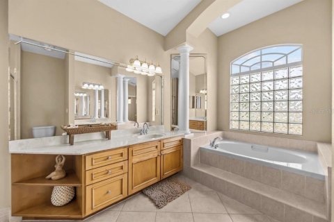 House in Saint Lucie, Florida 5 bedrooms, 250.74 sq.m. № 2151660 - photo 16