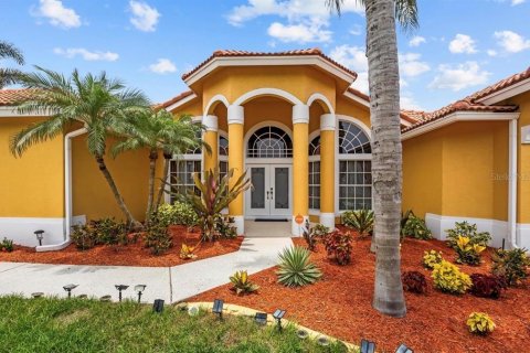 House in Saint Lucie, Florida 5 bedrooms, 250.74 sq.m. № 2151660