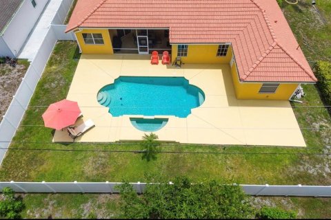 House in Saint Lucie, Florida 5 bedrooms, 250.74 sq.m. № 2151660 - photo 24