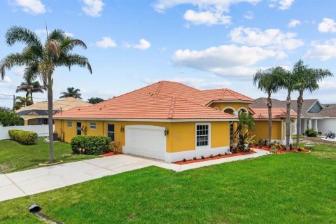 House in Saint Lucie, Florida 5 bedrooms, 250.74 sq.m. № 2151660 - photo 3