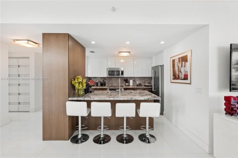 Condo in North Bay Village, Florida, 3 bedrooms  № 1703586 - photo 13