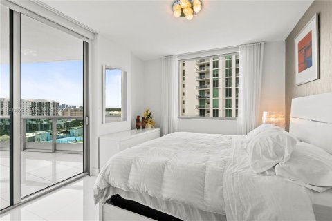 Condo in North Bay Village, Florida, 3 bedrooms  № 1703586 - photo 23