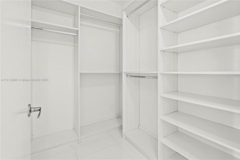 Condo in North Bay Village, Florida, 3 bedrooms  № 1703586 - photo 22