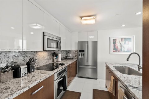 Condo in North Bay Village, Florida, 3 bedrooms  № 1703586 - photo 14