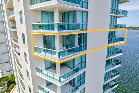 Condo in North Bay Village, Florida, 3 bedrooms  № 1703586 - photo 11
