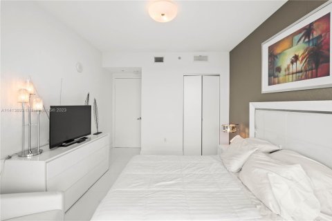 Condo in North Bay Village, Florida, 3 bedrooms  № 1703586 - photo 27