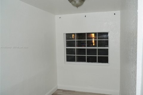 Снять в аренду виллу или дом в Палм Спрингс, Флорида 2 спальни, 65.77м2, № 2005927 - фото 10