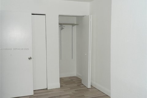 Снять в аренду виллу или дом в Палм Спрингс, Флорида 2 спальни, 65.77м2, № 2005927 - фото 9