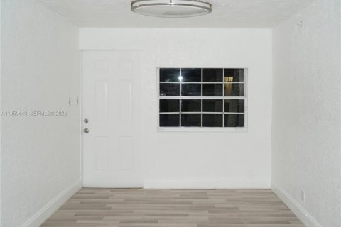 Снять в аренду виллу или дом в Палм Спрингс, Флорида 2 спальни, 65.77м2, № 2005927 - фото 5