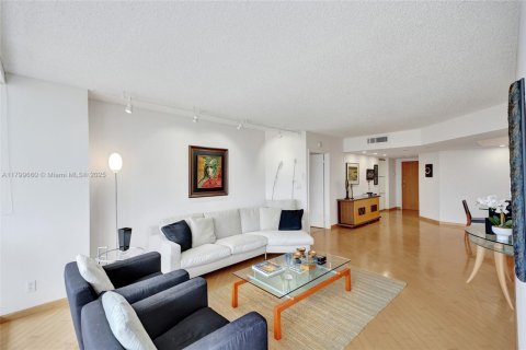 Condominio en venta en Aventura, Florida, 2 dormitorios, 142.14 m2 № 1697767 - foto 10