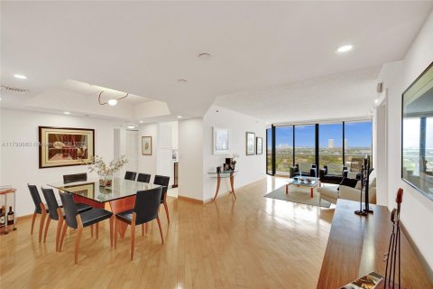 Condominio en venta en Aventura, Florida, 2 dormitorios, 142.14 m2 № 1697767 - foto 2