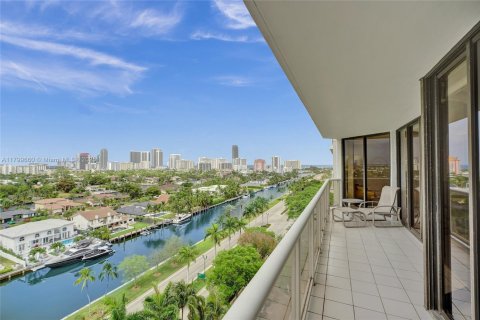 Condominio en venta en Aventura, Florida, 2 dormitorios, 142.14 m2 № 1697767 - foto 1