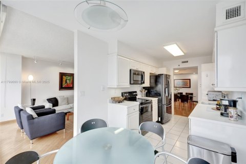 Condominio en venta en Aventura, Florida, 2 dormitorios, 142.14 m2 № 1697767 - foto 17