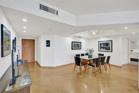 Condominio en venta en Aventura, Florida, 2 dormitorios, 142.14 m2 № 1697767 - foto 12