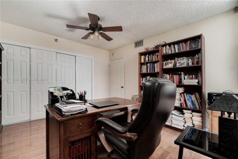Condo in Aventura, Florida, 2 bedrooms  № 2186232 - photo 29