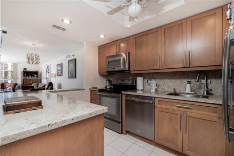 Condo in Aventura, Florida, 2 bedrooms  № 2186232 - photo 12