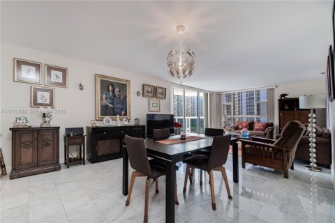 Condo in Aventura, Florida, 2 bedrooms  № 2186232 - photo 17