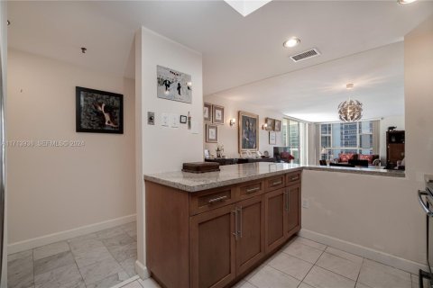 Condo in Aventura, Florida, 2 bedrooms  № 2186232 - photo 14
