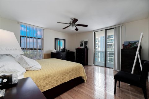 Condo in Aventura, Florida, 2 bedrooms  № 2186232 - photo 25