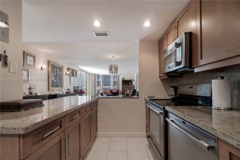 Condo in Aventura, Florida, 2 bedrooms  № 2186232 - photo 13