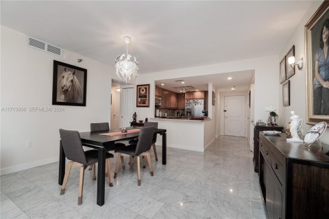 Condo in Aventura, Florida, 2 bedrooms  № 2186232 - photo 19