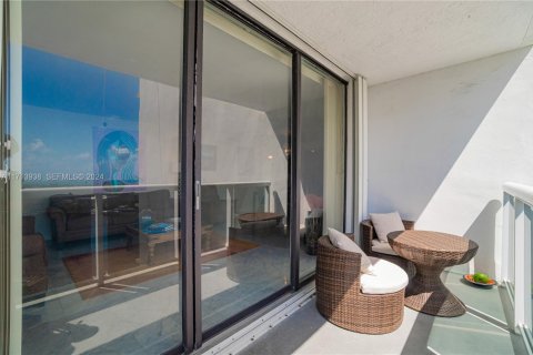 Condo in Aventura, Florida, 2 bedrooms  № 2186232 - photo 8