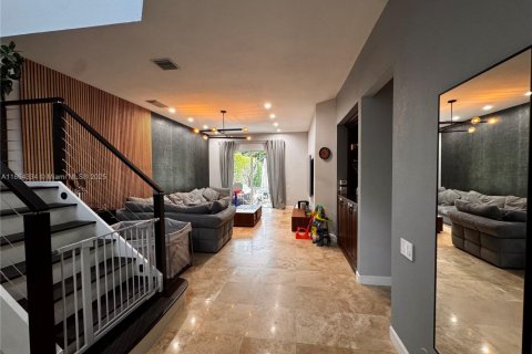 Townhouse in Hollywood, Florida 3 bedrooms, 214.05 sq.m. № 1891845 - photo 3