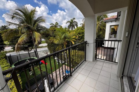 Townhouse in Hollywood, Florida 3 bedrooms, 214.05 sq.m. № 1891845 - photo 17