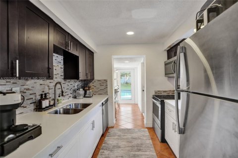 Casa en venta en Oakland Park, Florida, 3 dormitorios, 115.85 m2 № 2302068 - foto 6