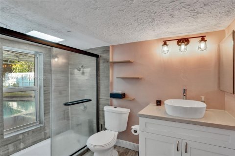 Casa en venta en Oakland Park, Florida, 3 dormitorios, 115.85 m2 № 2302068 - foto 11