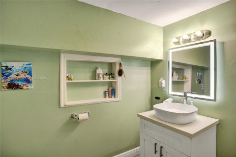 Casa en venta en Oakland Park, Florida, 3 dormitorios, 115.85 m2 № 2302068 - foto 16