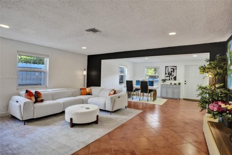 Casa en Oakland Park, Florida 3 dormitorios, 115.85 m2 № 2302068