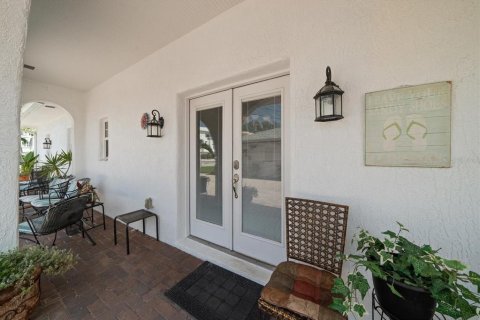 Снять в аренду виллу или дом в Трежер-Айленд, Флорида 9 комнат, 242.2м2, № 1740661 - фото 20