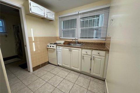 Commercial property in Bradenton, Florida 6 bedrooms, 227.42 sq.m. № 1819376 - photo 13